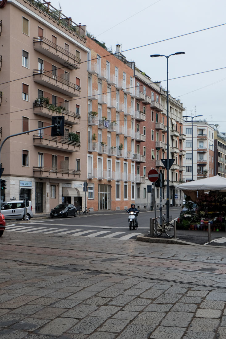 Asnago Vender - Apartment Building Via Col Moschin, Milano