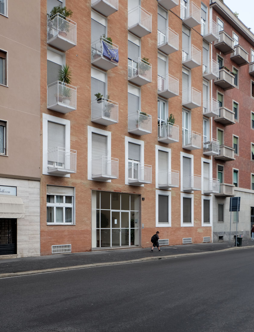 Asnago Vender - Apartment Building Via Col Moschin, Milano