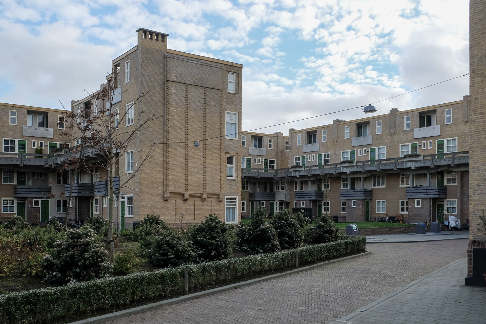 Housing, Spangen, Rotterdam: the upper level access gallery