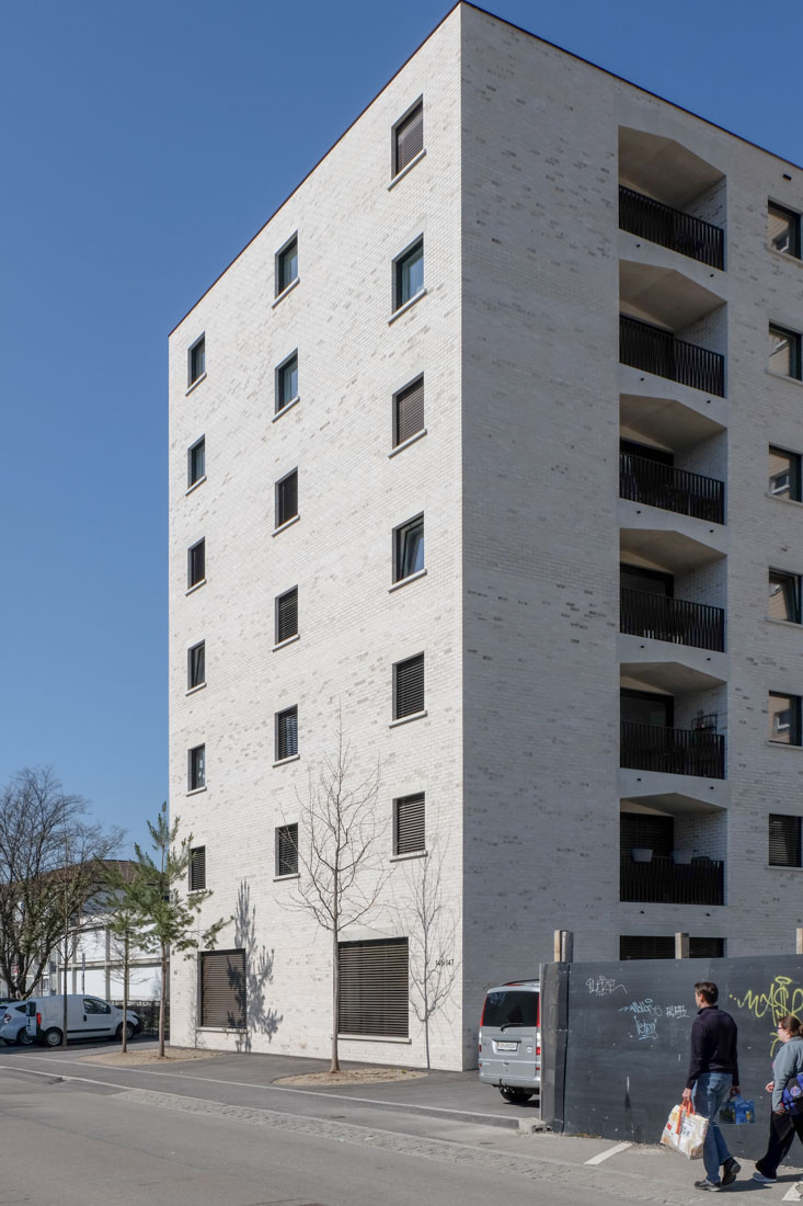 Bearth & Deplazes - Apartment Building Hirzenbach