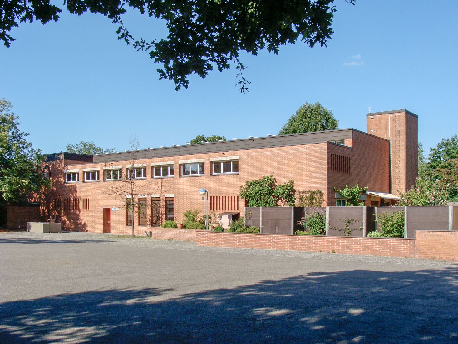 Ernst Gisel - Auhof School Building & Swimmingpool