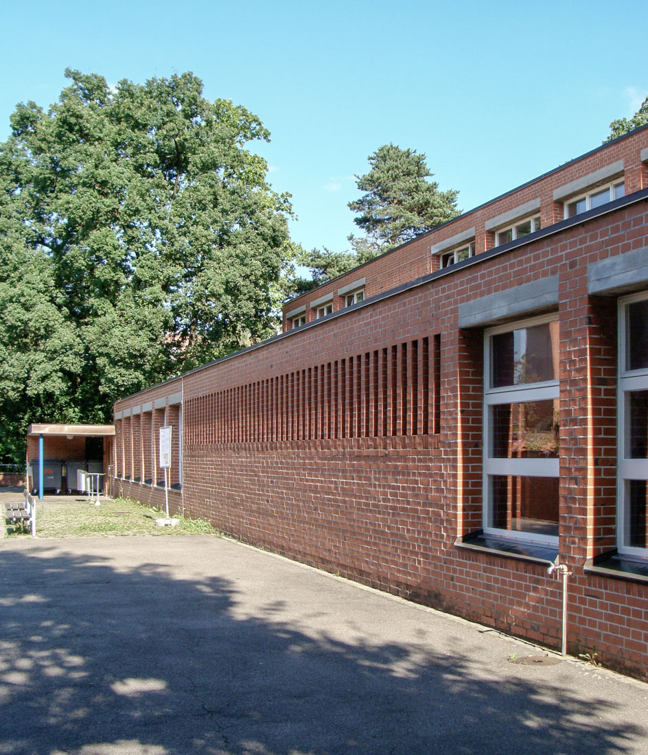 Ernst Gisel - Auhof School Building & Swimmingpool