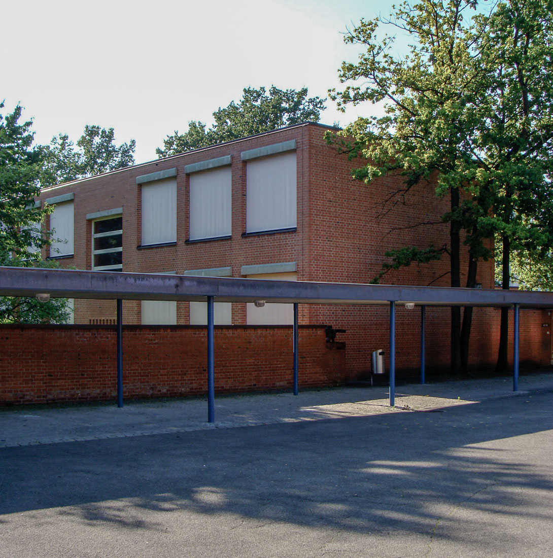 Ernst Gisel - Auhof School Building & Swimmingpool