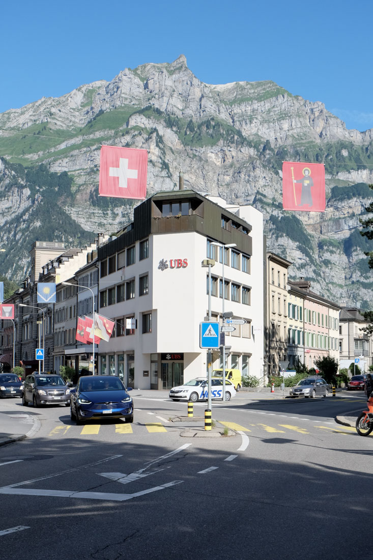 Jakob Zweifel - Bank Branch and Office Building Glarus