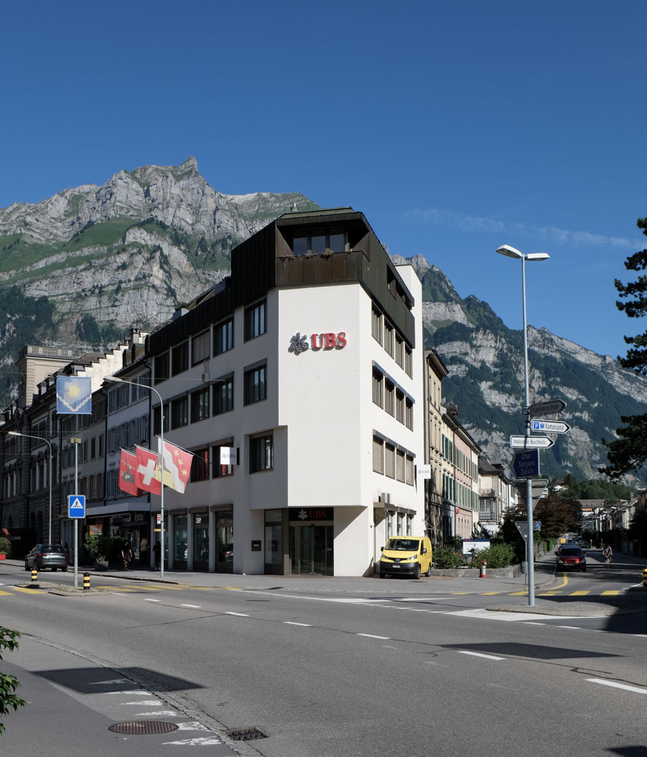 Jakob Zweifel - Bank Branch and Office Building Glarus